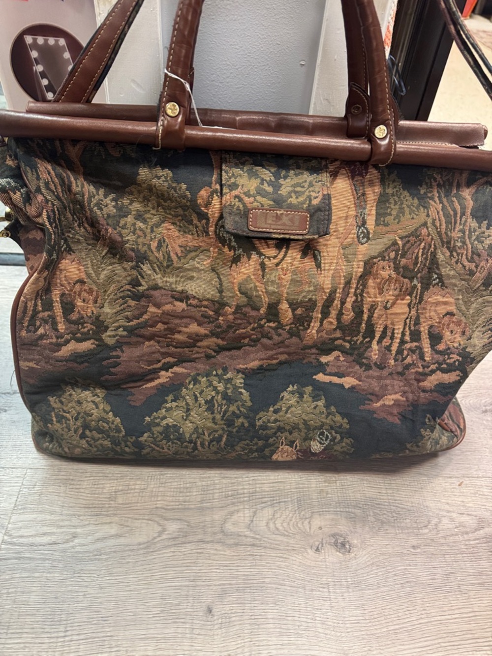 Vintage Fox Hunting Lexi Travel Bag with Strap